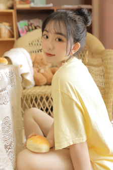 少妇把腿扒开让我添69式